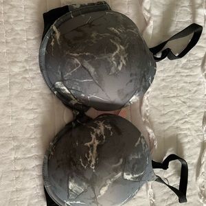 NEVER WORN VICTORIA SECRET PINK BRA
